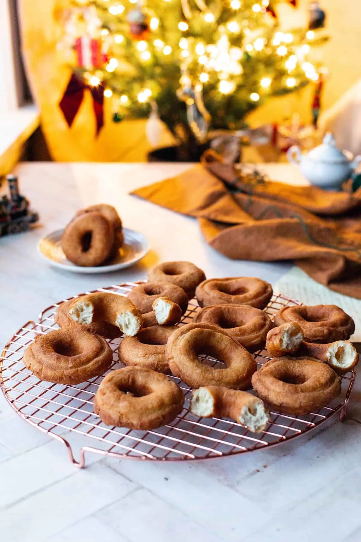 Cooling rack with fried Norwegian donuts.