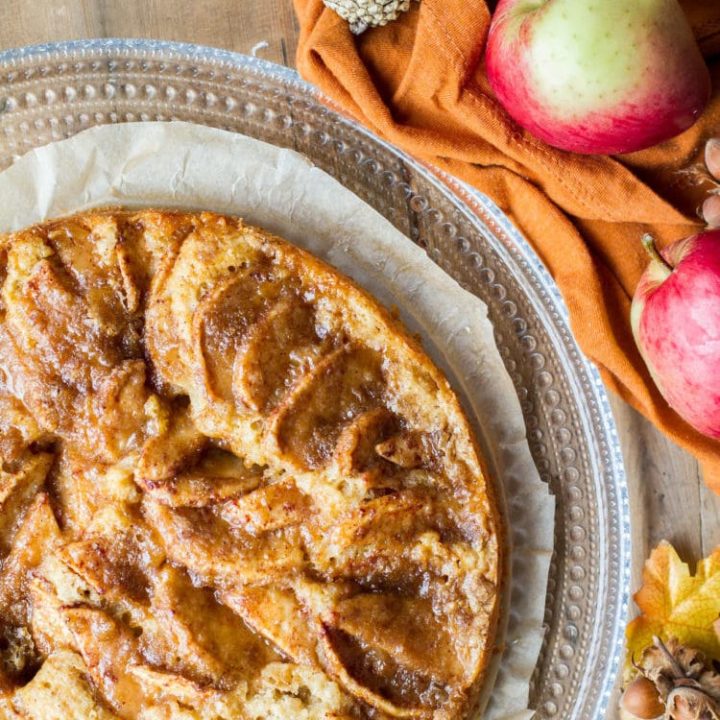 Simple Caramel Apple Pie Cake with Cinnamon Crumb