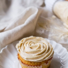 Spiced Brown Buttercream Frosting-image