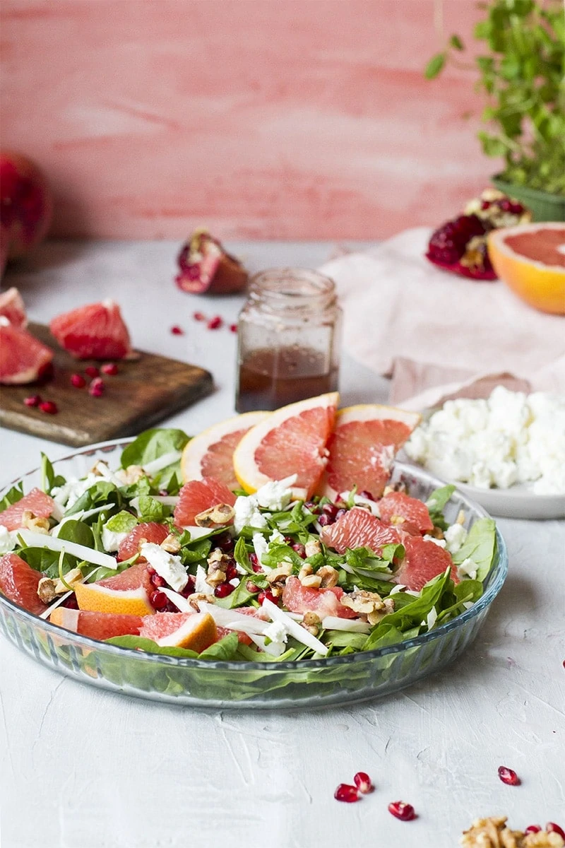 Grapefruit and fennel salad in a pie pan. Garnished with grapefruit slices.