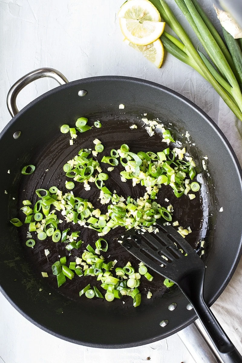 Skillet with the Chinese mirepoix: ginger, garlic and scallions.