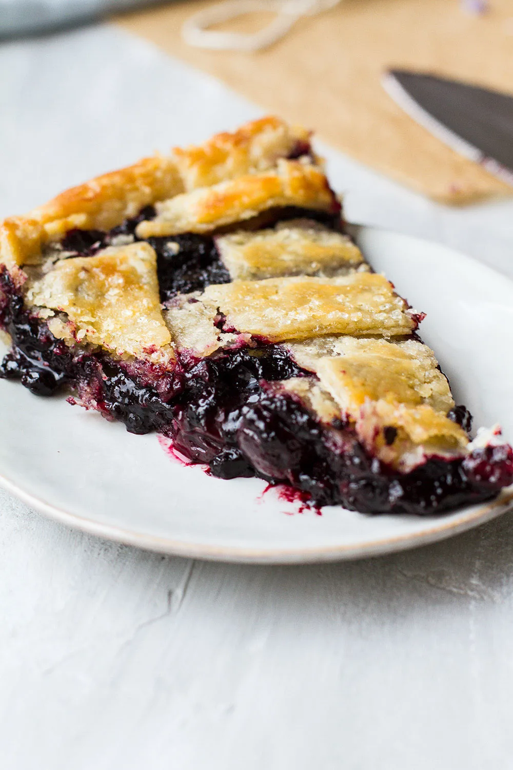 Slice of blueberry pie without runny filling.