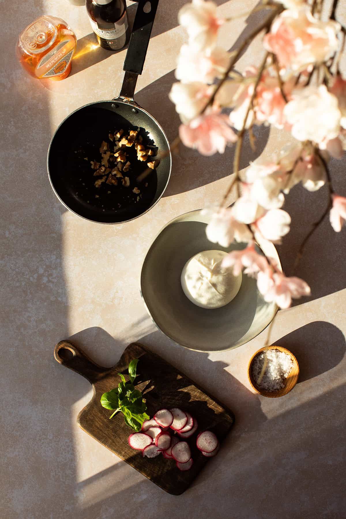 Ingredients to make the burrata appetizer.